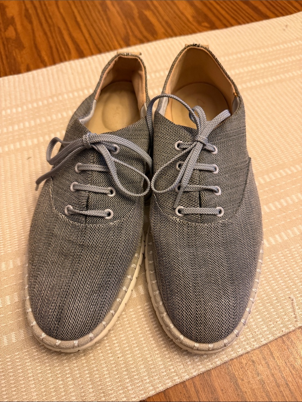 Clarks Women's Gray Canvas Lace-Up Flats size 8